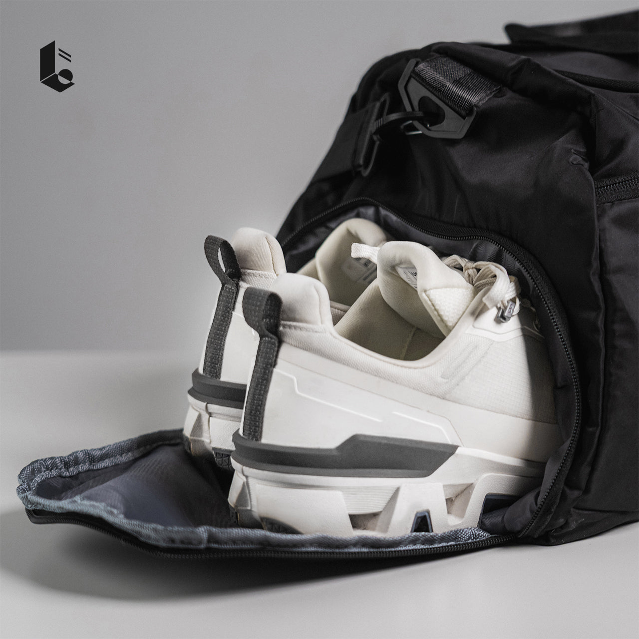 Trail Duffle Bag - Black/Light Grey
